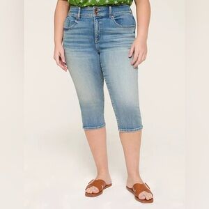 👖 Tighter Tummy Light Blue Denim Capri Jeans – Like New 👖